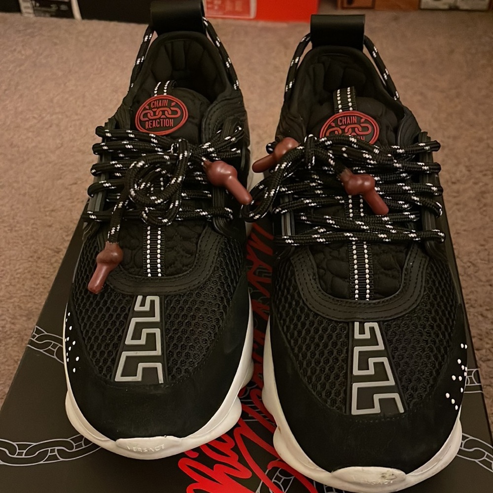 Versace chain reaction